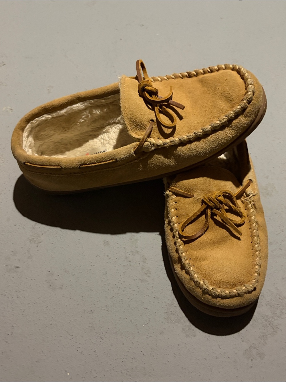 Minnetonka Men's Suede Moccasin Slippers in Tan Suede